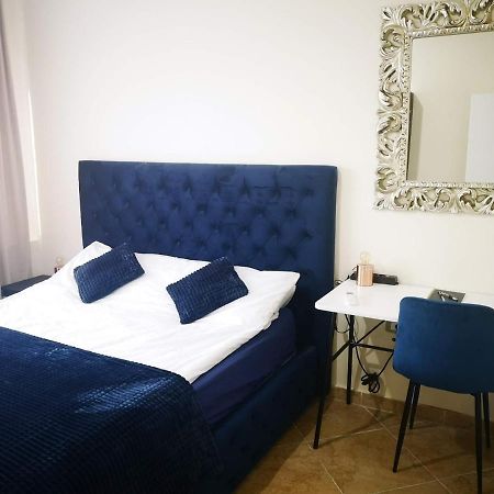 Riviera Deluxe Apartments Vlorë Exteriör bild