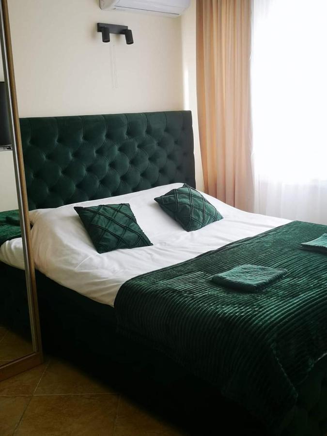 Riviera Deluxe Apartments Vlorë Exteriör bild